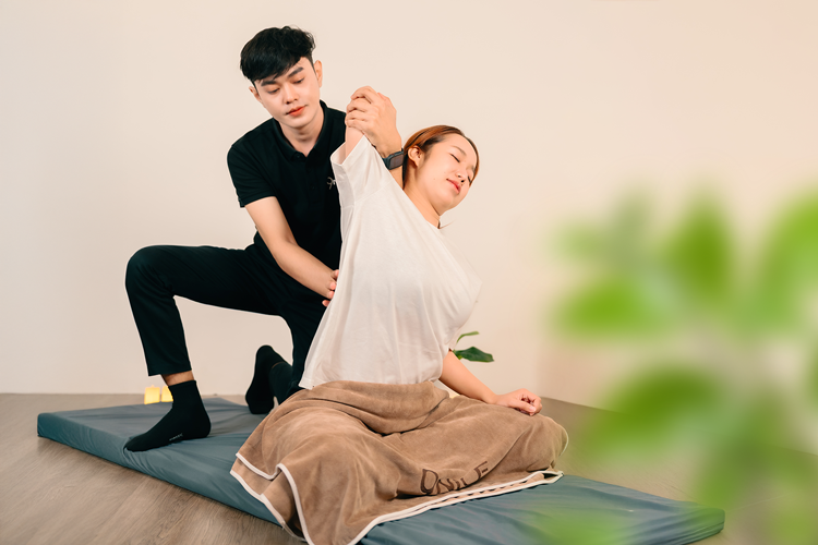 背部按摩与拉伸